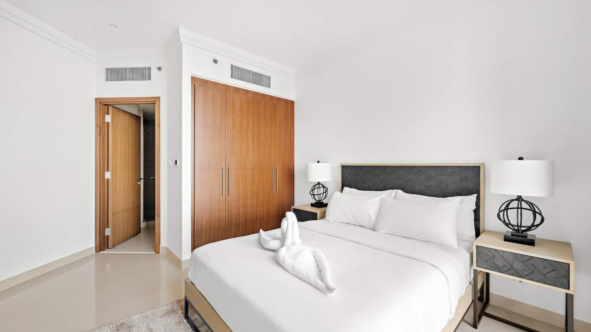 Vayk - Luxurious 2 Bedroom Apartment In Downtown Dubai 0*,