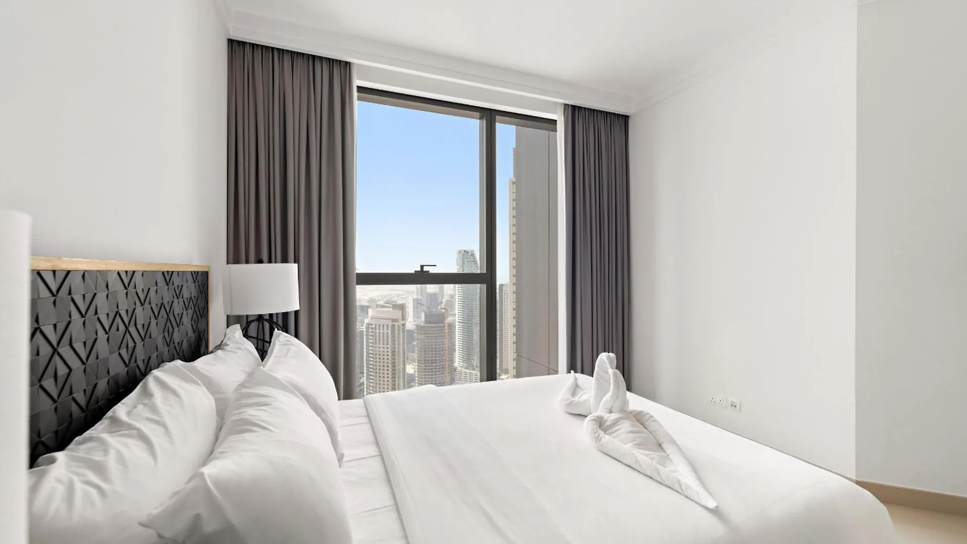 Vayk - Luxurious 2 Bedroom Apartment In Downtown Dubai 0*,
